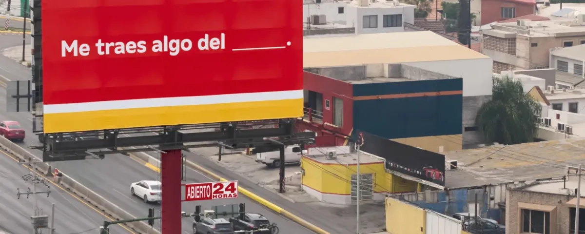 Espectacular rojo y amarillo con la frase «Me traes algo del ____».
